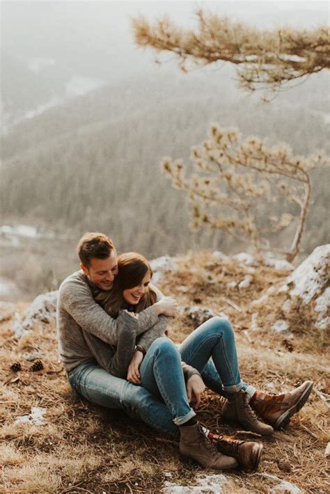 Warm Winter Engagement Photo Outfit Ideas Junebug Weddings Winter