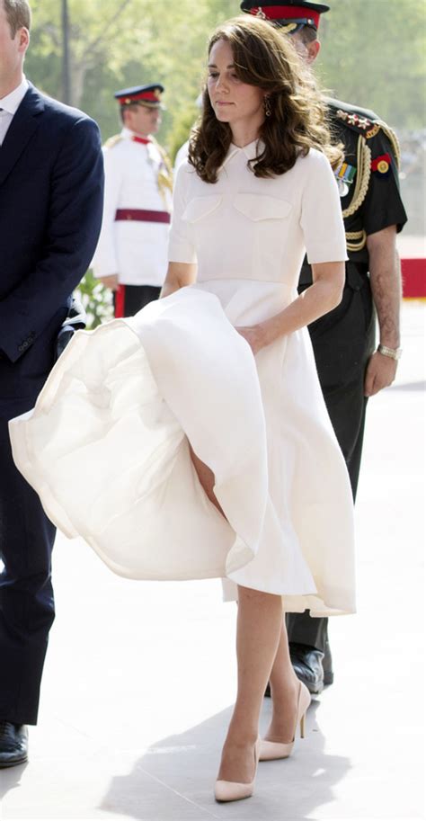 Kate Middleton Come Marilyn Il Vento Alza La Gonna Olycom Leggoit