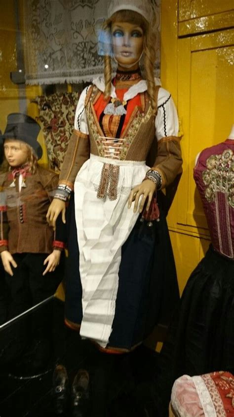 De Witte Bruid Marker Museum Noordholland Marken Folk Costume Costumes East West