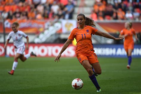 Blijf altijd op de hoogte van het laatste nieuws via de snelste en leukste nieuwssite van nederland, 24 uur per dag en 7 dagen in de week. Vijf Oranje-vrouwen in beste elftal van EK | Foto ...