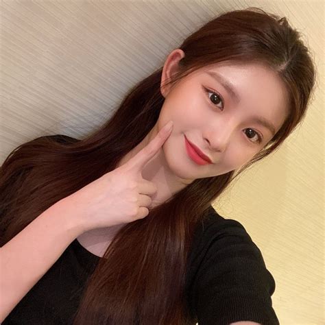 pin by coco on ﹟ everglow in 2020 girl korean girl beautiful