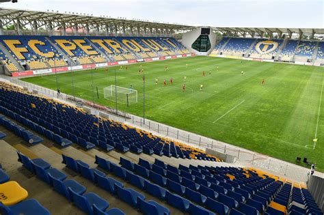 Fondat în 1924, petrolul trăieşte şi va trăi întodeauna prin iubirea pătimaşă a fanilor. Echilibru perfect: FC Petrolul - Astra 0-0 - FC Petrolul ...