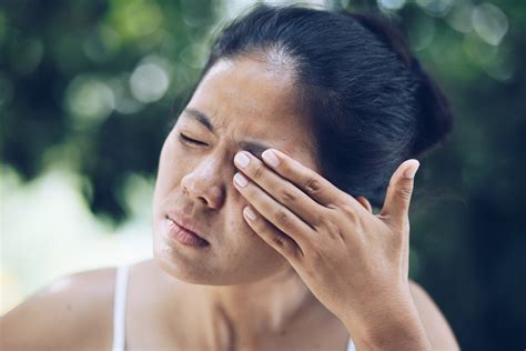 Eye Pain And Sensitivity To Light Treatment