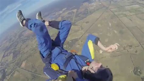 guy has seizure while skydiving 1 youtube