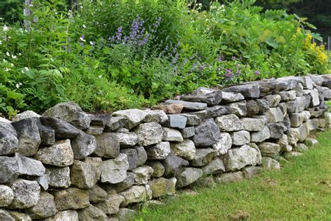 Mit verschiedensten materialien befüllt können die gabionen. Steinwand im Garten selber machen » Die Möglichkeiten