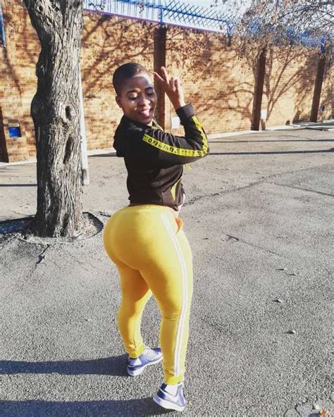 Pictures of Lemo Lucia new Mzansi Insta Babe flaunting The Edge Search แฟชนผหญง