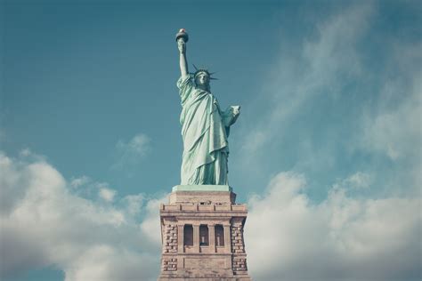 Banco De Imagens Nuvem Céu Nova York Monumento Estátua Da Liberdade Torre Marco Azul