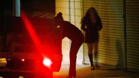 اسبانيا تفكيك شبكة إجرامية تستغل مغربيات في الدعارة