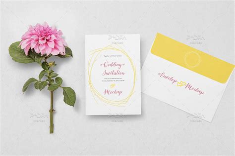 دانلود 5 موکاپ کارت عروسی و کارت تبریک لایه باز در حالات مختلف برای