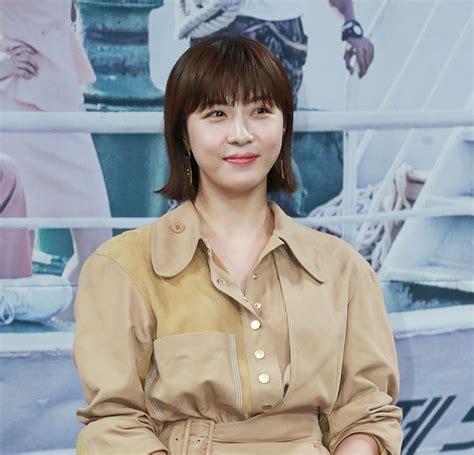 The doctors and nurses on the hospital ship fight to save a right arm. Hospital Ship star Ha Ji Won may play the lead in upcoming ...