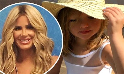 Kim Zolciak S Daughter Poses Up A Storm On Mom S Instagram Daily Mail