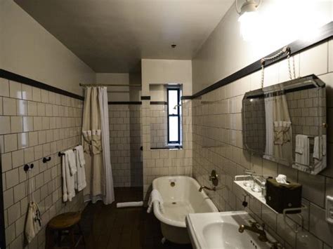 Measurements for best bathroom layout, room by room measurement guide for remodeling projects. Small Bathroom Layouts | HGTV