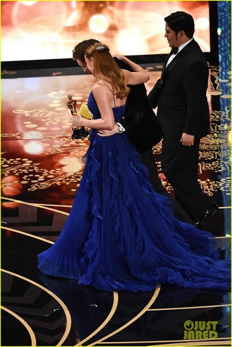 Photo Brie Larson Thanks Boyfriend Alex Greenwald At Oscars