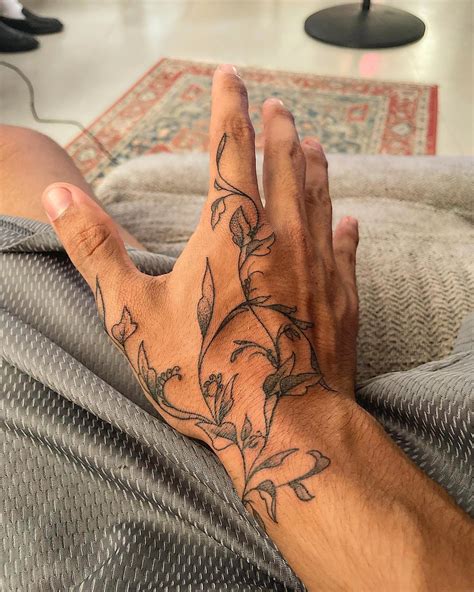 Pretty Hand Tattoos 35 Inspiring Ideas Unisex Edition — Inkmatch