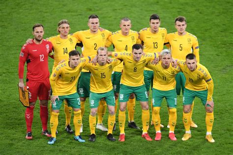 Gniuždanti statistika Lietuvos futbolininkai su Šveicarija žaidė tris
