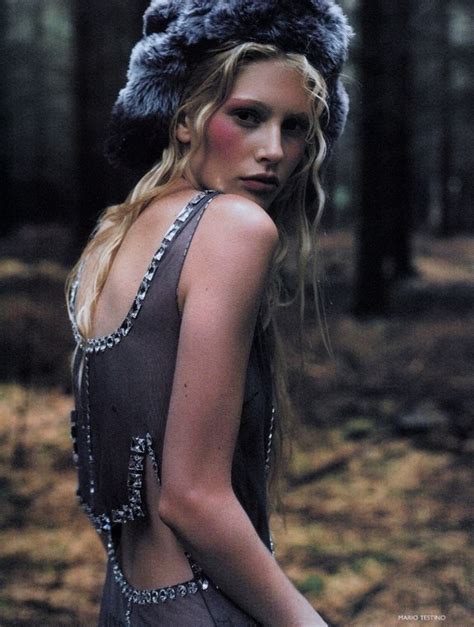 Kirsty Hume In “going Native” By Mario Testino For Vogue Uk September
