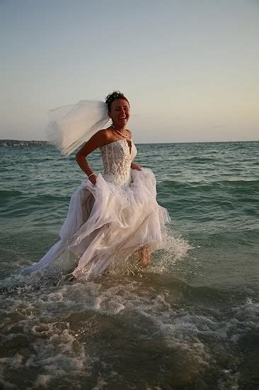 12 White Trash Wedding Dresses Selection