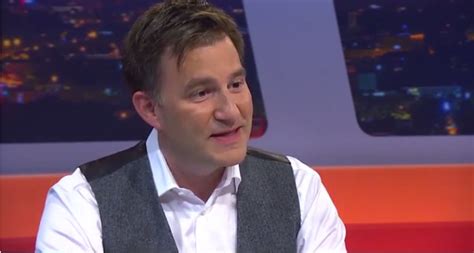 «meine frau und ich sind über die. EM-Kommentator Sascha Ruefer: «Da sitzen mir 8 Millionen ...