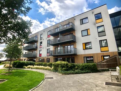 The property is in very good condition throughout and benefits from gas central heating, large lounge with open plan modern fitted kitchen, large spacious double bedroom, full family bat. 1-Bedroom Apartment To Rent - Harrow HA1 | VeeZed Residential