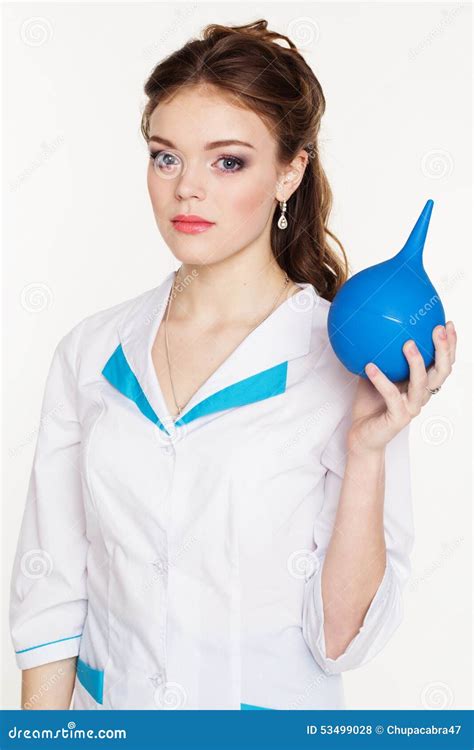 Молодая милая медсестра девушки с синью Squirt в руках Стоковое Фото