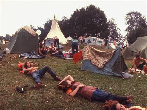 Photos Comparing Woodstock 1969 To The Disastrous Woodstock 1999