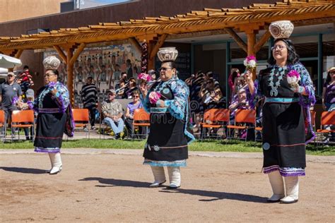 People Dancing In Traditional Zuni Culture Performance Editorial Stock