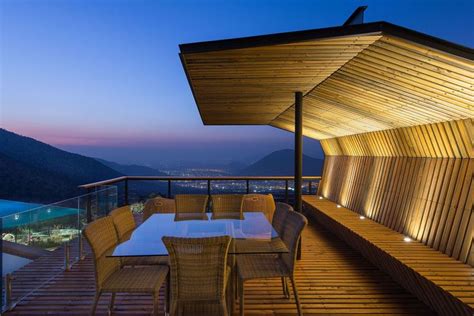 Sculptural Design At Its Spectacular Best Luxurious Mountain Home In