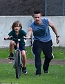 Colin Farrell teaches his son Henry to ride a bike | Daily Mail Online