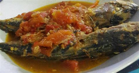 Pindang variant uses turmeric and chili pepper. Pindang ikan - 1.494 resep - Cookpad