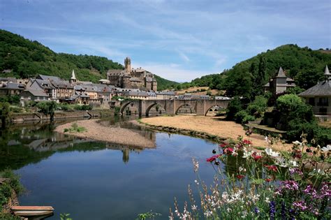 Découvrez Estaing Aveyron lun des Plus Beaux Villages de France