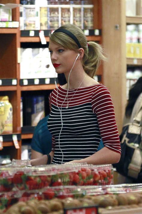 Taylor Swift Grocery Shopping At Whole Foods Beverly Hills January