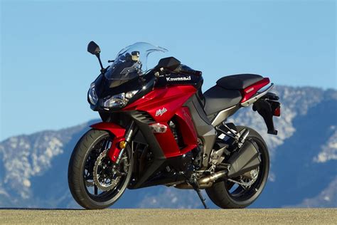 Bikes wallpapers show how much you are interested in the marvelous and modern style of motorcycles. Red Kawasaki Ninja Wallpapers | Tontenk