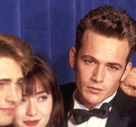 luke perry as dylan mckay beverly hills 90210 luke perry girl meets world