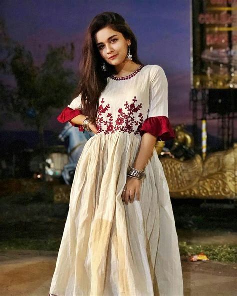 Girls Poses In 2020 Frocks For Girls Traditional Outfits Long