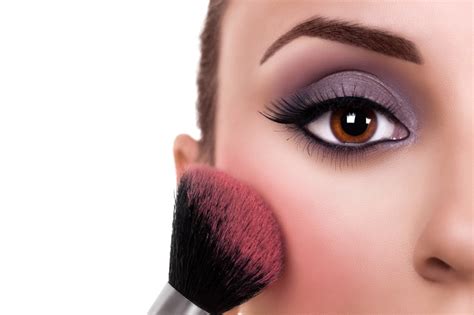 Buying Makeup Ensure A Healthy And Flawless Look With These Tips