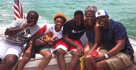 Mo Nique Shares Photos Of Husband And 3 Sons Vacationing On A Boat