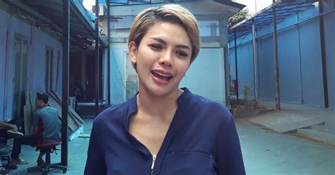 Video detik detik ustadz maheer alias soni eranata ditangkap polisi #maheeratthuwailibi #sonieranata #ditahan video detik. Ustadz Maheer Ditahan, Nikita Mirzani Terus Beri Nyinyiran ...
