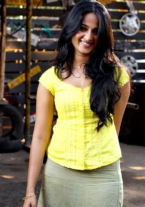 Anushka shetty, is an indian movie actress and model who mainly works in telugu and tamil movies. Anushka shetty Beautiful Stills in Yellow Top | Latest ...