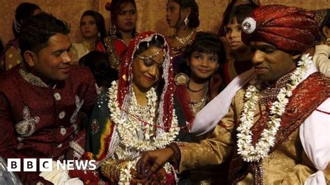 Pakistans Sindh Province Allows Hindu Marriages To Be Registered Bbc