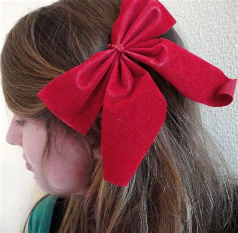 This hair tutorial will show you how to create the hair bow hairstyle. Past project: red hair bow - Magical Daydream
