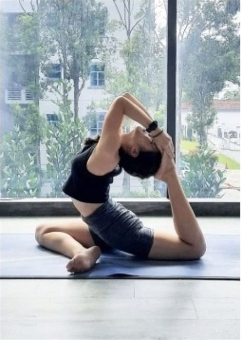 lily zhang yoga classes at home omg yoga singapore