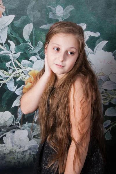 Portrait De Fille De 10 Ans Image Libre De Droit Par Igabriela © 95670584