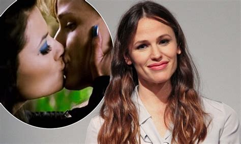 Jennifer Garner Talks Same Sex Kiss With Natassia Malthe In Elektra Daily Mail Online