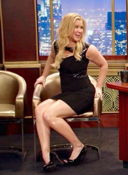 Amy Schumer Showcasing Her Legs In A Tight Dress And High Heels Burlesque Model Amy Schumer