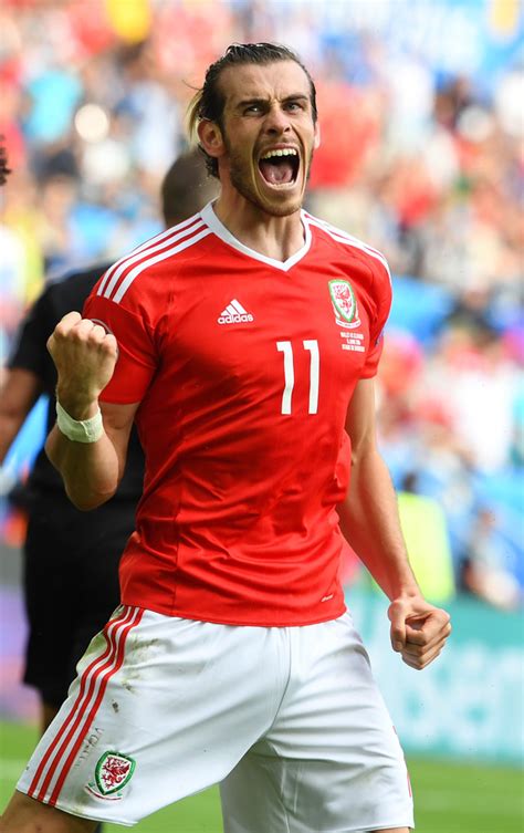 Gareth frank bale (born 16 july 1989) is a welsh professional footballer who plays as a winger for premier league club tottenham hotspur, on loan from real madrid of la liga. Gareth Bale - Gareth Bale Photos - Wales v Slovakia ...