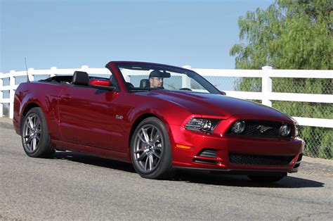 2014 Ford Mustang V8 Convertible Front View In Motion