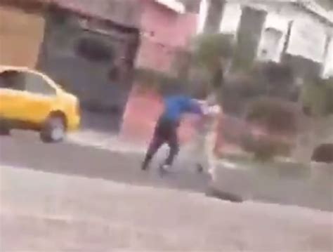 Video Taxista Y Vigilante Se Van A Los Golpes En La Colonia Miramonte