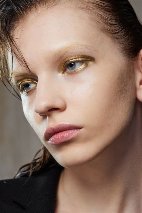 The Biggest Beauty Trends From Springsummer 2023 Fashion Week