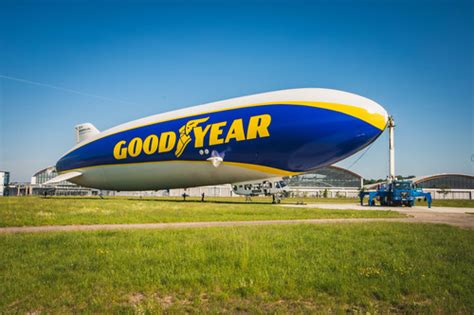 Goodyear says this new design will be longer, faster. Goodyear hebt wieder ab - Auto-Medienportal.Net