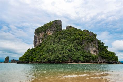 Premium Photo Rock Island Landscape In The Southern Tip Of Thailand